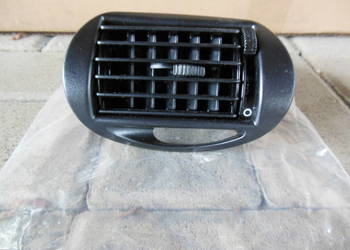 DYFUZOR NAWIEWU POWIETRZA PRAWY NA DESCE ROZDZIELCZEJ FIAT SEICEN 735245404