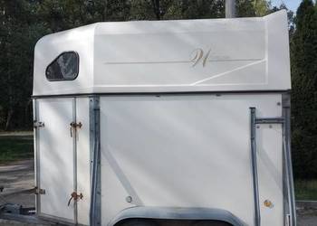 Przyczepa do przewozu 1,5 konia DMC 1100 kg