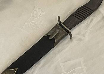 Niemiecki nóż z II wojny światowej z grawerem i pochwą