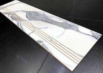 BIAŁY MARMUR SZARA SMUGA NA SCHODY stopnica 110x30 PÓŁMAT