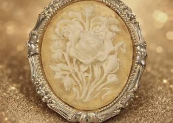 Kostiumowa broszka Colette Leblanc *Kamea w stylu florenckim*Rose of Empire