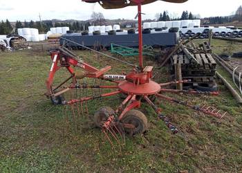 Zgrabiarka karuzelowa Fella TS 335 dn