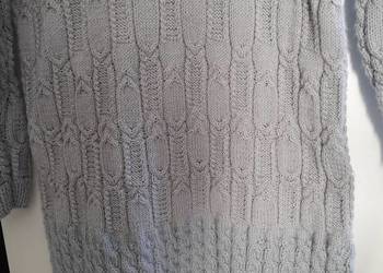 Sweter ciepły ,robiony na drutach