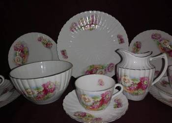 Filiżanka z talerzykiem deserowym, z kwiatami, syg. numerycz