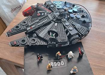 Sprzedam już złożony statek millenium z 6 figurkami, długość45 cm. Mogę go