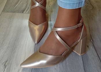 (39/40) Leather, Złote, zmysłowe czółenka wieczorowe z zapięciem, Nowe