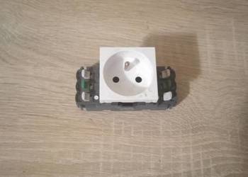 DLP Gniazdo 2P+Z  białe 077301 legrand
