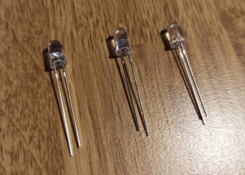 Dioda LED RGB 5mm wolno zmienia kolory 3,5V 3szt