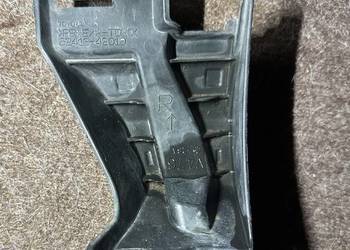 RAV4 IV wspornik ślizg zderzaka prawy przód 15-18 52413-42010