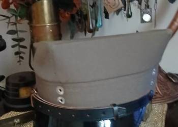 Wojskowa czapka rogatywka