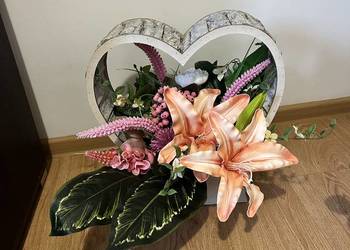 Kompozycja nagrobna z liliami