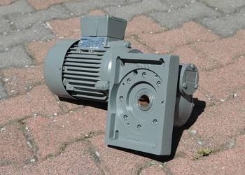 Motoreduktor kątowy 0.37kw. 240obr/min.