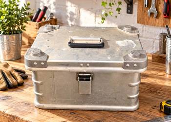 skrzynia  aluminiowa transportowa marki ZARGES