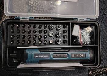 Wkrętak elektryczny z końcówkami śrubokręt