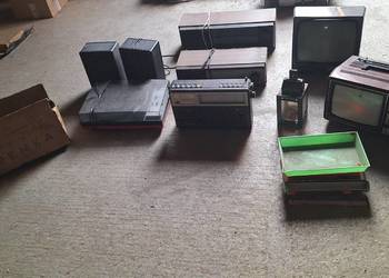 Stare telewizory,  radia itp.