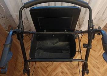 Chodzik z siedziskiem.