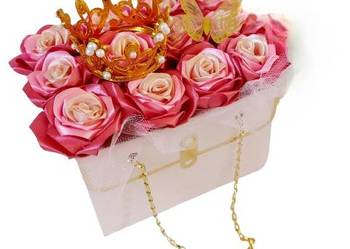 Kwiaty ze wstążki w torebce chanelka kolory na prezent korona motyl