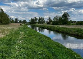 Działka z linią brzegową rzeki