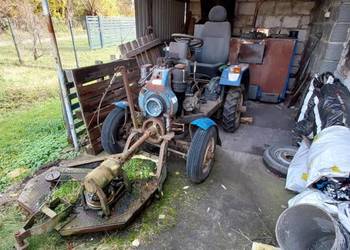 Traktor z silnikiem od motopompy