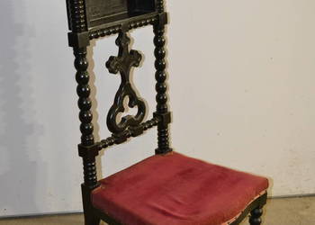 klęcznik ,czerń i purpura