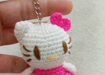 Hello Kitty wykonana na szydełku brelok zawieszka