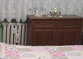 Komoda firmy Black Red White z 2 drzwiami i 2 szufladami