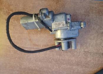 SILNICZEK DOMYKANIA DRZWI PRAWY 7H0843766F VOLKSWAGEN T5