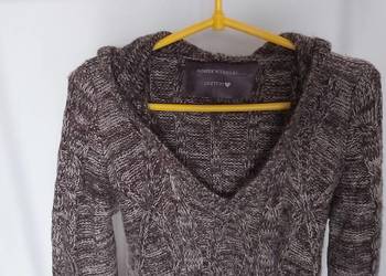 Sweter z kapturem z kieszonką na środku rozmiar S/M