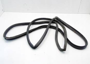 Uszczelka drzwi prawy przód Hyundai I30 FL 2010r