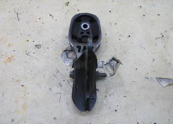 ŁAPA PODUSZKA SILNIKA OPEL CORSA F 1.2 VTI 9824123980