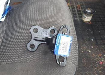 Zawias drzwi prawy przedni dolny Volvo V60 I  31218523 2011-2018