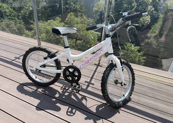 Biały rower dziecięcy aluminiowy lekki