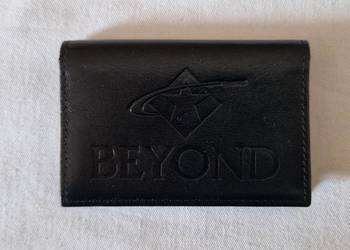 Skórzane kieszonkowe etui na karty płatnicze – z logo Beyond