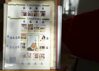 Znaczki. Papież Jan Paweł II Tanzania II ** Ks Chrostowski 168