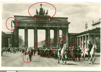 BERLIN Einzug der Wache durch das Brandeburger Tor