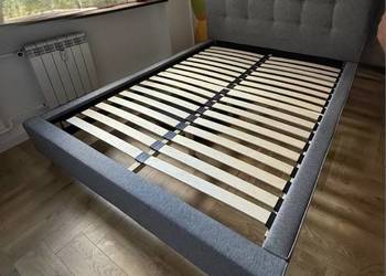 Łóżko sypialnia szare 160x200 ze stelażem i materacem