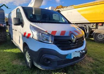 Samochód z wysięgnikiem koszowym Renault Trafic
