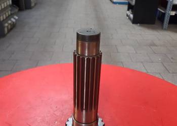 Wałek napędzający reduktora Ursus c-385 80121167