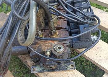 Rozdzielacz hydrauliczny elektryczny 6 sekcyjny 12v