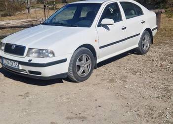 Octavie  1.8 turbo z LPG, sprawna.