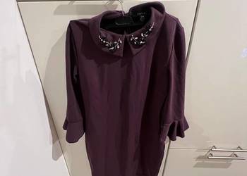 Super fioletowa sukienka z delikatnym zdobieniem Amisu M