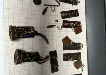 Elementy Podstawka i inne dla starego Radia (Z338)