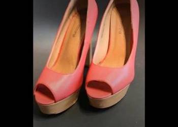 Buty na obcasie.