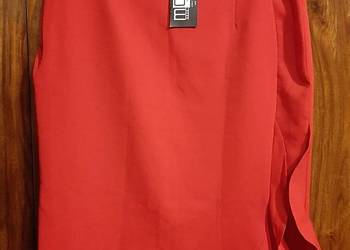 Czerwona swiąteczna spódnica na podszewce.