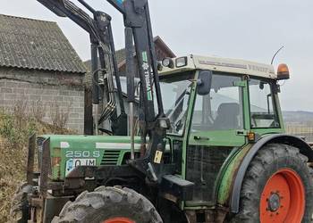 Fendt 250S z ładowaczem