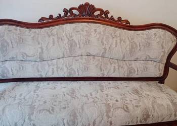 Sofa w stylu ludwikowskim