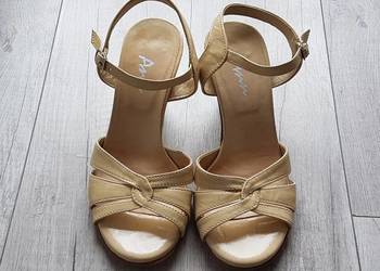 Damskie sandały na obcasie beżowe skórzane lakierowane  Ann 35