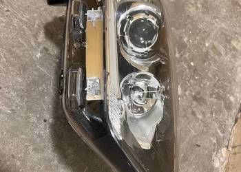 ront right headlight of a Citroën DS5