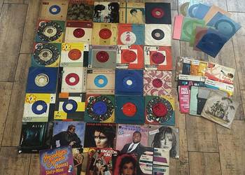 Płyty winylowe single 47 sztuk + 11 pocztówek dźwiękowych