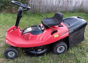 Czerwone Ferrari 6/63 Traktorek kosiarka